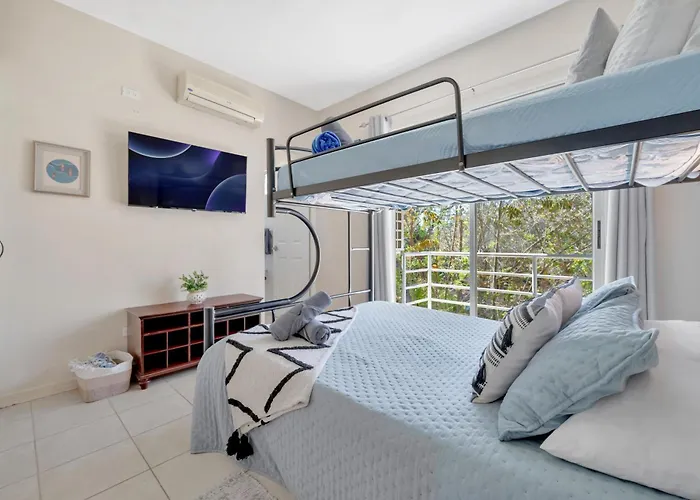 Sunny 2br With Pool Steps To Town And